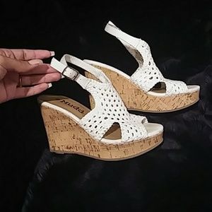 Super comfy White Wedges